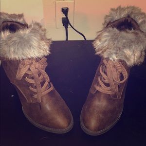 Boots with the fur
